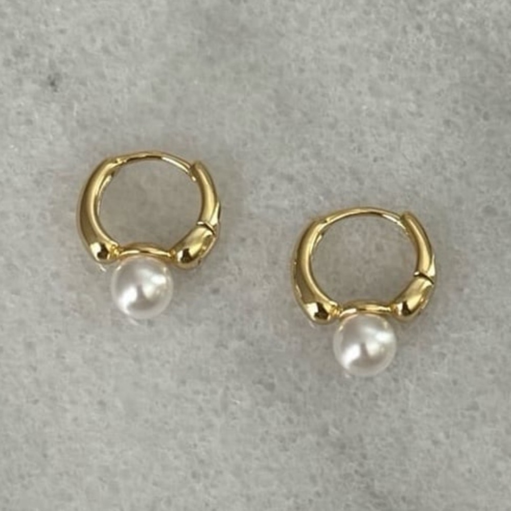 Gold Thick Huggie Hoop Pearl Earrings Brand New 31$